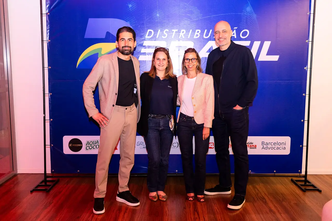Participantes em evento da Distribuição Brasil
