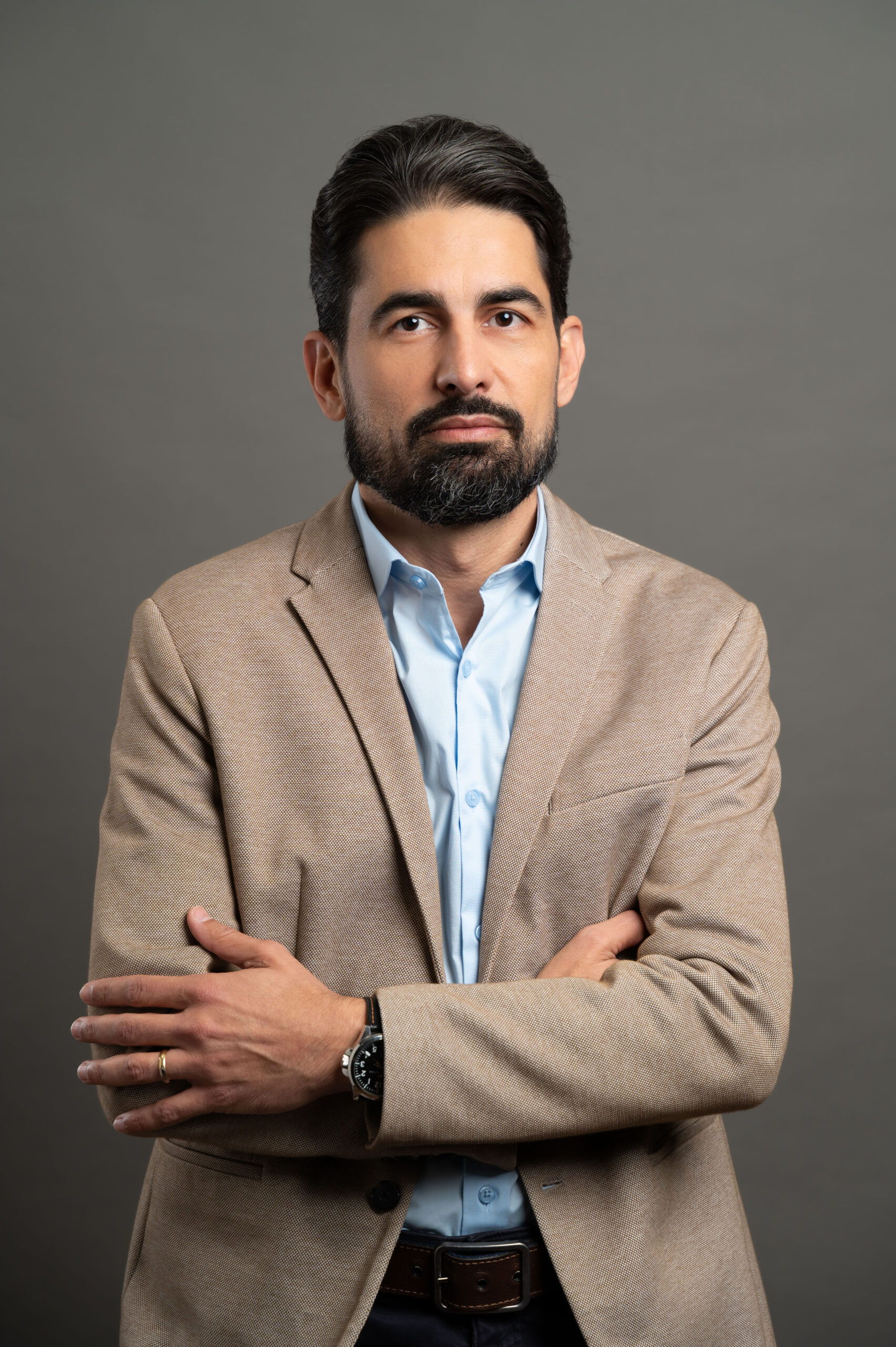 Retrato editorial de Gustavo Duarte, fundador da Distribuição Brasil